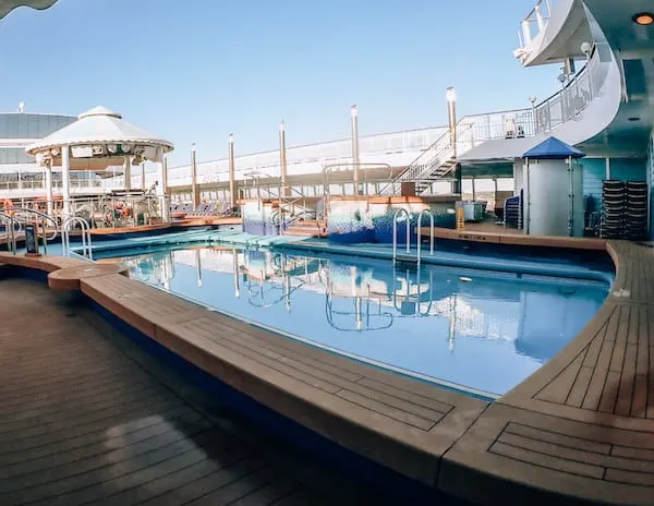 Norwegian Pearl's pook deck