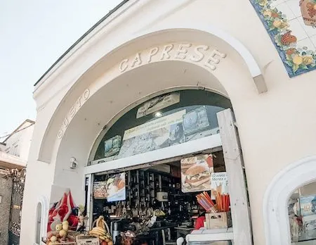 Adorable shop Gusto Caprese in Capri