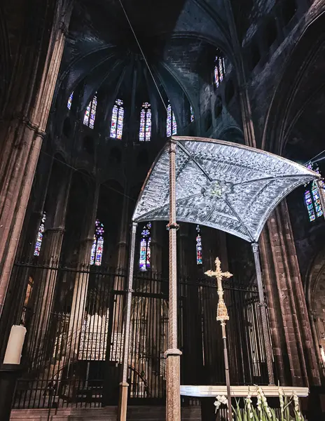 alter inside the cathedral of girona