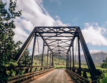 One lane bridge on the island of Kauaii