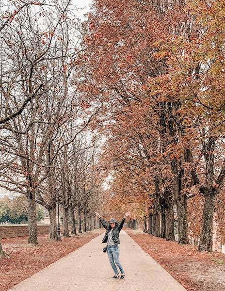 Fall leaves surround me female on the wall of Lucca