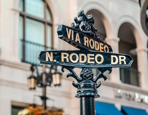 rodeo drive street sign