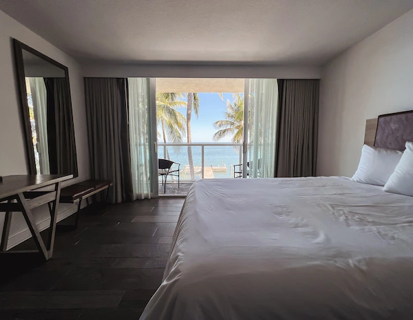 hotel room with ocean front room in islamorada