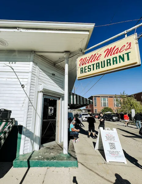 outside of Willie Mae's restaurant