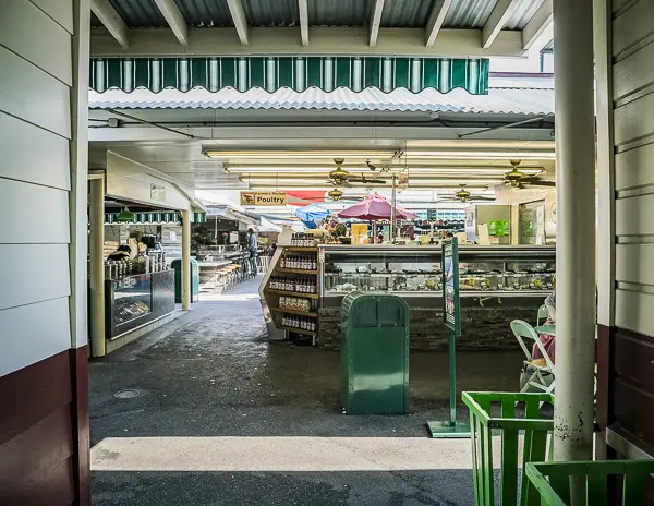 entering-the-original-farmers-market-dt