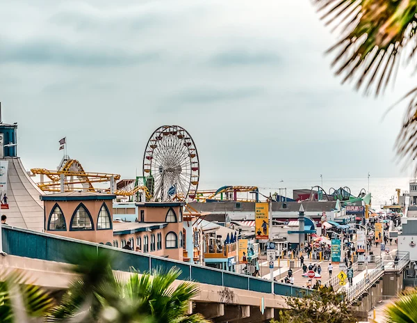 overlook fo santa monica pier