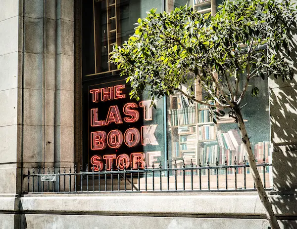 the last bookdstore neon sign