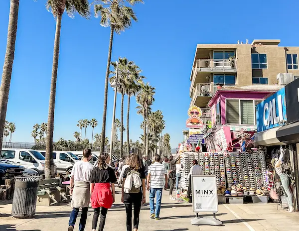 busy venice beach boadwalk