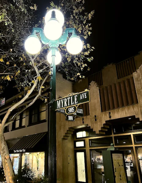 myrtle avenue street sign and lampost