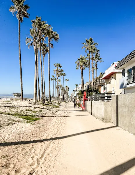 ocean front walk in venice beach 