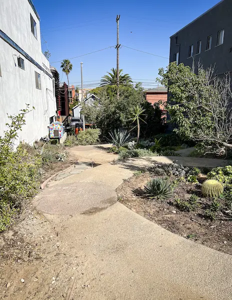paved path, public access to canals