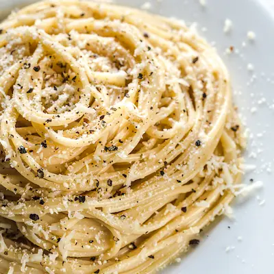 cacio e pepe pasta is a must in rome