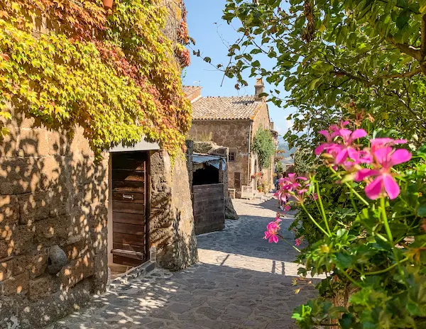 narrow street in civita di bagnoregio