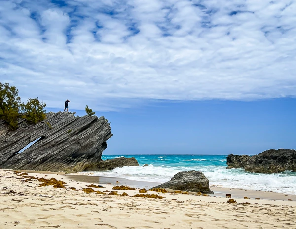 jagged rocky cliff horseshoe bay bermuda