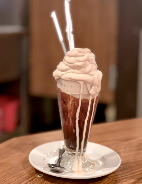 root beer float at pie n burger