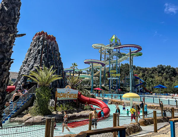 volcano fantaseas at raging waters