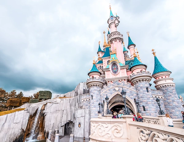 sleeping beauty's castle in disneyland