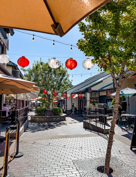 little tokyo courtyard with lanterns