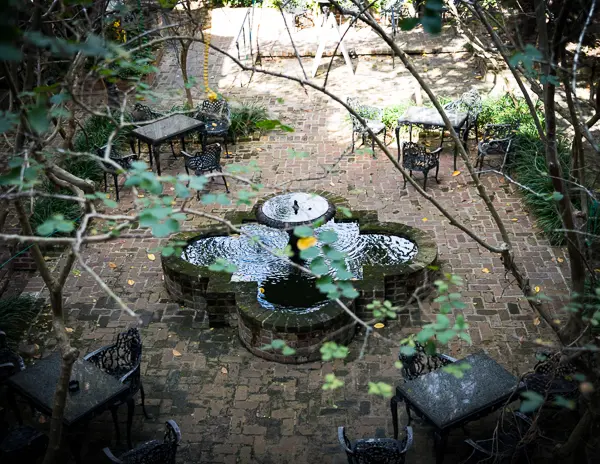 courtyard and fountain at the place d'armes hotel