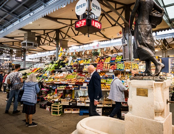 inside mercato albinelli in modena italy