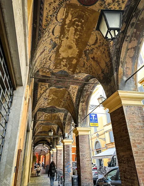 porticoes in modena