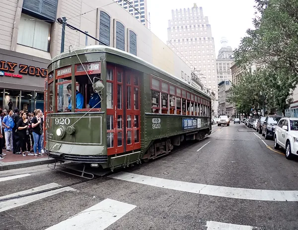 dark green st. charles streetcar in new orleans