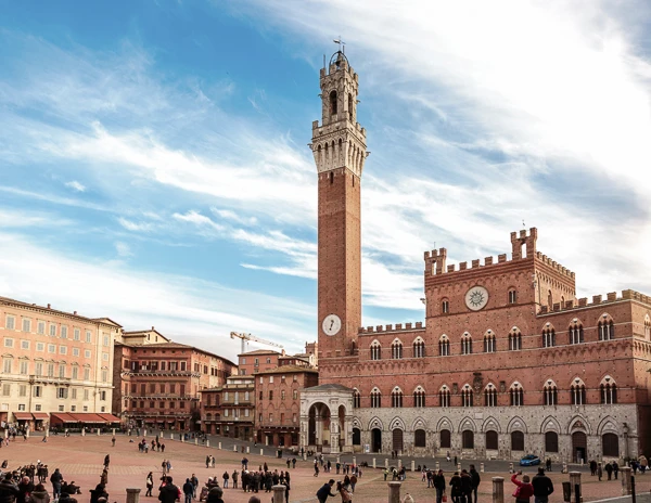 piazza del campo in siena italy