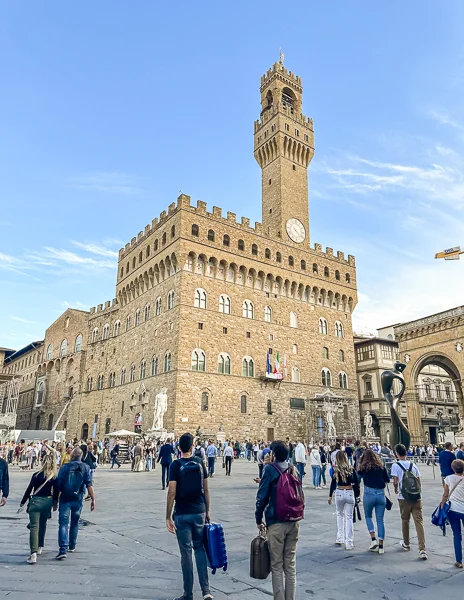 crowded piazza della signoria