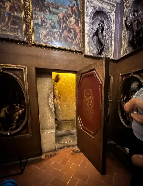secret door and passageway inside palazzo vecchio