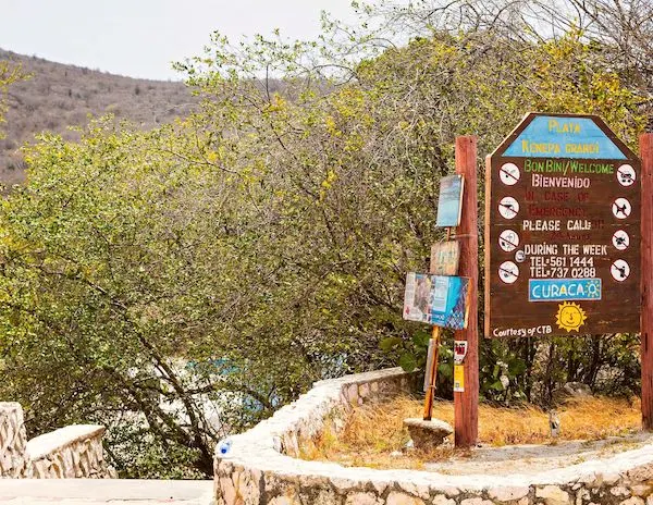 sign for playa kenepa grandi in curacao