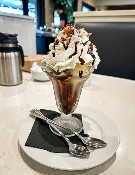 twoheys famous sundae