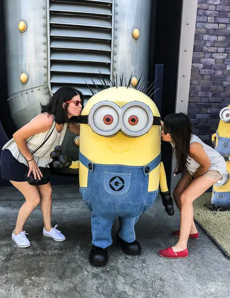 meeting car the minion at universal studios hollywood