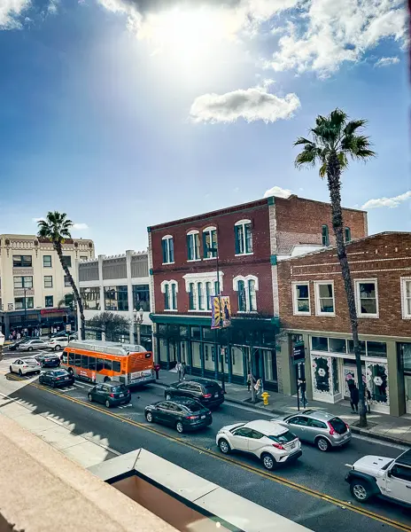 view of fair oaks avenue old pasadena