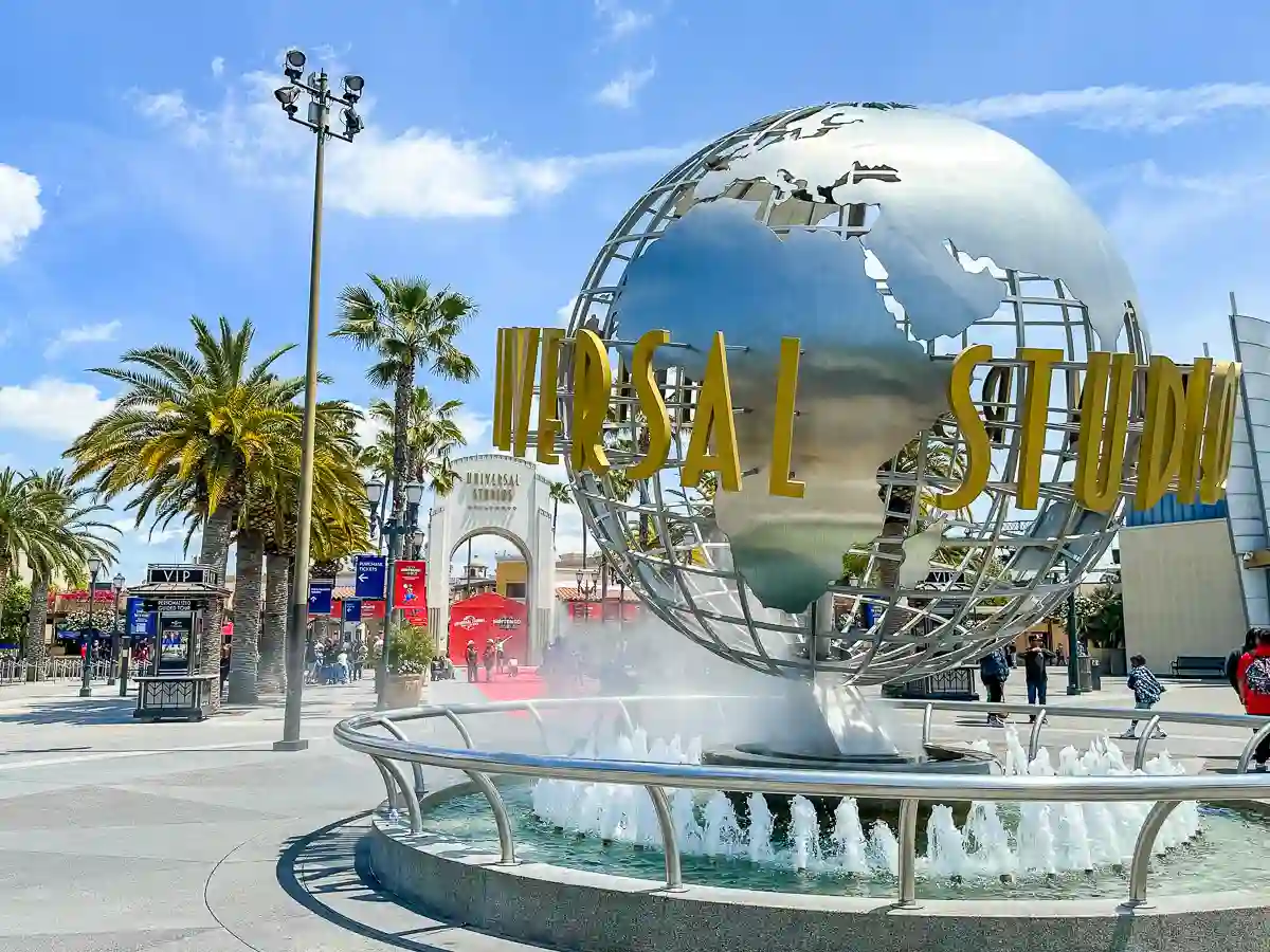 universal studios hollywood globe outside theme park entrance