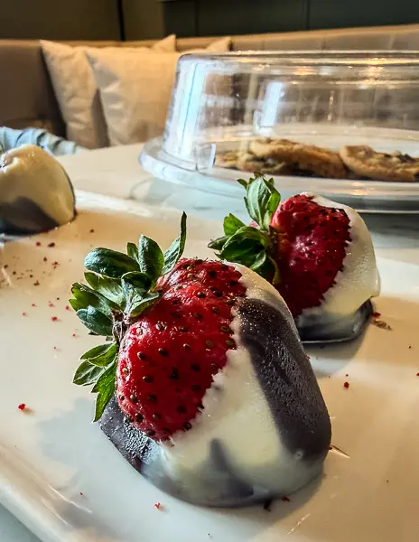 hocolate-covered strawberries served as a daily snack in an NCL Haven suite.